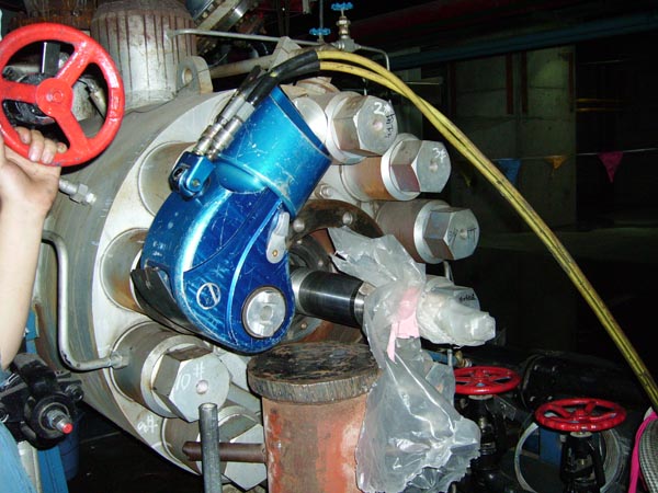 驱动式液压扭矩扳手用于火力发电厂汽机高压给水泵螺母拆卸
