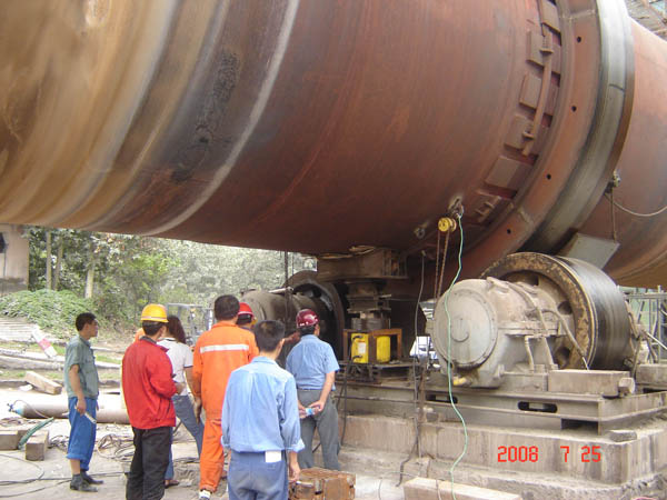 大吨位千斤顶用于水泥厂旋转窑检修